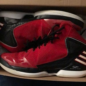Derick rose basketball shoes